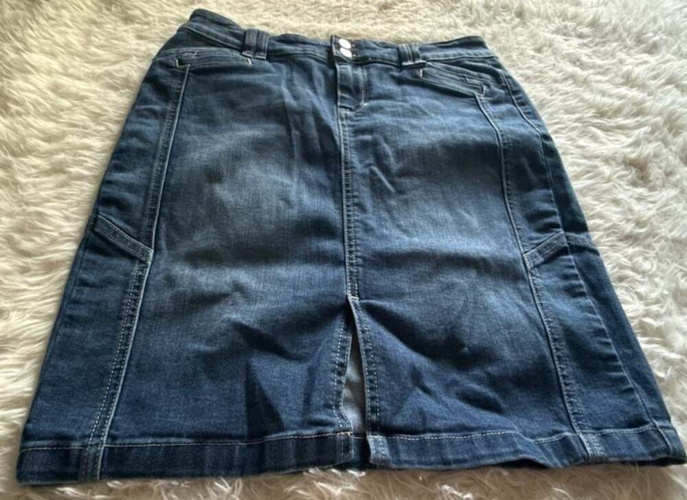 White House Black Market Women's Blue Denim Pencil Skirt Size 4